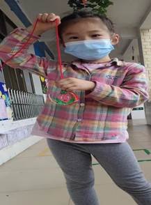 新寧縣清江橋鄉(xiāng)中間幼兒園開展“端午節(jié)”手工制作運(yùn)動(dòng)