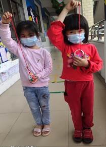 新寧縣清江橋鄉(xiāng)中間幼兒園開展“端午節(jié)”手工制作運(yùn)動(dòng)