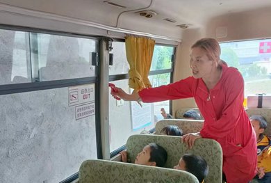 黨建引領(lǐng)筑安全——楊田蘋(píng)果幼兒園開(kāi)展安全應(yīng)急演練