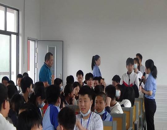 邵陽(yáng)縣下花橋鎮(zhèn)中間完全小學(xué)攜手邵陽(yáng)縣人民檢察院開(kāi)展“利劍護(hù)蕾”法治進(jìn)校園宣講運(yùn)動(dòng)