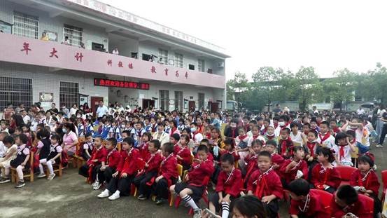 2022年邵陽縣霞塘云中間黌舍“天子湖旁，雛鷹展飛”慶六一文藝匯演順利舉行！