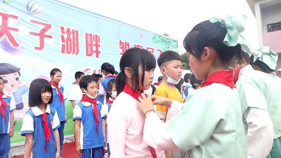 2022年邵陽縣霞塘云中間黌舍“天子湖旁，雛鷹展飛”慶六一文藝匯演順利舉行！