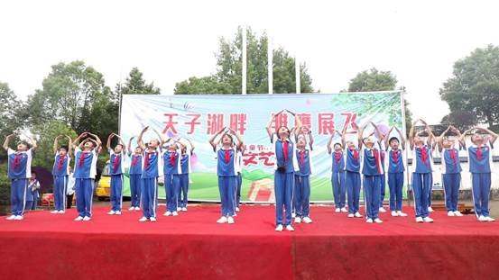 2022年邵陽縣霞塘云中間黌舍“天子湖旁，雛鷹展飛”慶六一文藝匯演順利舉行！