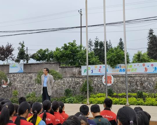 平安校園橫溪初級中學(xué)開展消防減災(zāi)應(yīng)急模仿演練