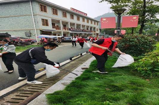 發(fā)揚艱苦奮斗  繼續(xù)紅色基因    ——白倉鎮(zhèn)中間黌舍黨總支黨建引領(lǐng)“三創(chuàng)”舉措