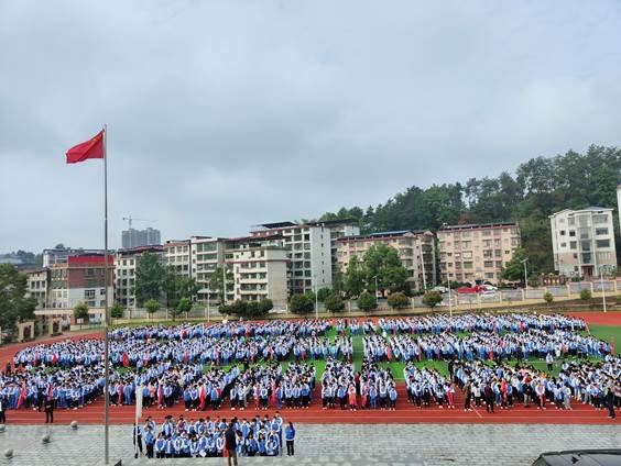 邵陽縣塘渡口中學(xué)舉行“健康飲食，文明就餐”國旗下的講話運(yùn)動