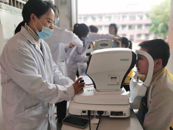 視力篩查進(jìn)校園，關(guān)愛(ài)門生視力健康——武岡市紅星小學(xué)開(kāi)展視力檢測(cè)運(yùn)動(dòng)