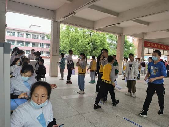 視力篩查進(jìn)校園，關(guān)愛(ài)門生視力健康——武岡市紅星小學(xué)開(kāi)展視力檢測(cè)運(yùn)動(dòng)