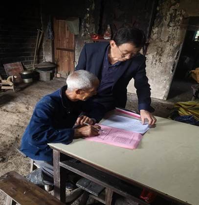 霞塘云中間完小教師五月份“千師訪萬戶”運動