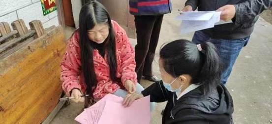 霞塘云中間完小教師五月份“千師訪萬戶”運動