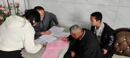 霞塘云中間完小教師五月份“千師訪萬戶”運動