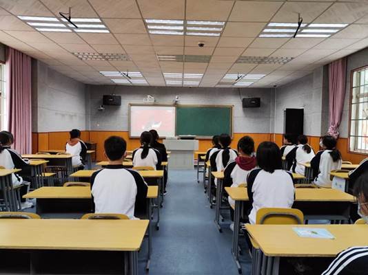 洞口四中組織團(tuán)員觀看建團(tuán)100周年大會(huì)直播