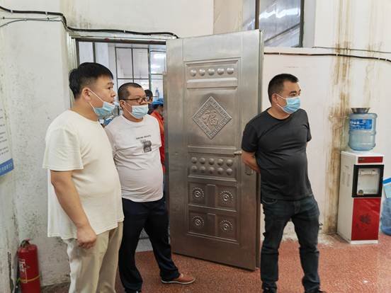 邵陽縣市場監(jiān)督管理局來塘渡口中學檢查工作