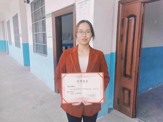 燃燒激情，釋放教育情懷——記新寧縣清江橋鄉(xiāng)良好教師鄧溢君先生