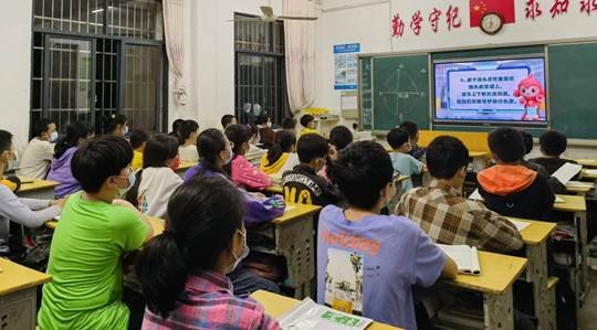 新寧縣清江橋鄉(xiāng)中間小學多行動開展預(yù)防溺水安全教育工作