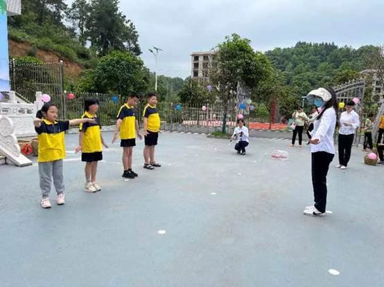 農(nóng)療康復(fù)身心健，共賞枇杷一樹(shù)金——邵陽(yáng)縣特別教育黌舍成功舉辦枇杷文化節(jié)