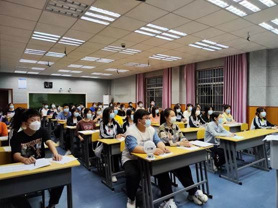 洞口四中組織開展生理委員培訓運動