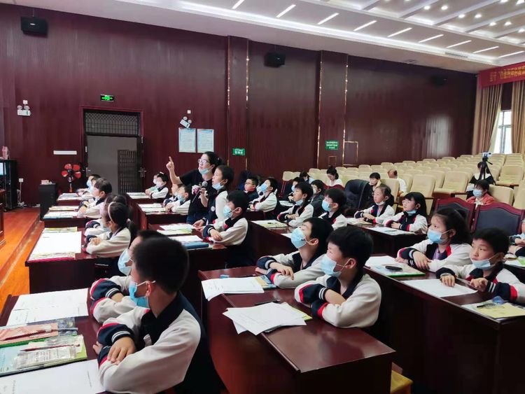 邵東城區(qū)四小數(shù)學(xué)課題組開展課題研討運(yùn)動(dòng)