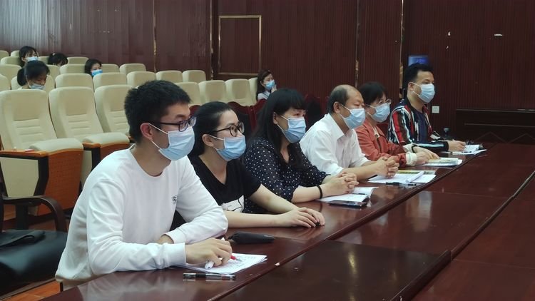 邵東城區(qū)四小數(shù)學(xué)課題組開展課題研討運(yùn)動(dòng)