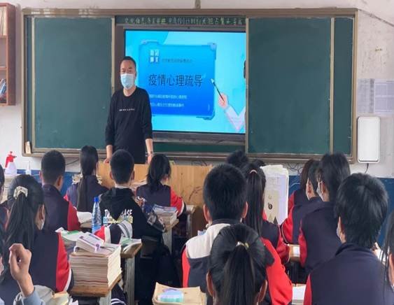 新邵縣嚴(yán)塘鎮(zhèn)中學(xué)卒業(yè)班復(fù)學(xué)生理指點(diǎn)有妙招