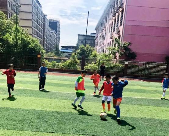 “四有”杯班級足球賽首日戰(zhàn)報‖場均8球上演進球大戰(zhàn)