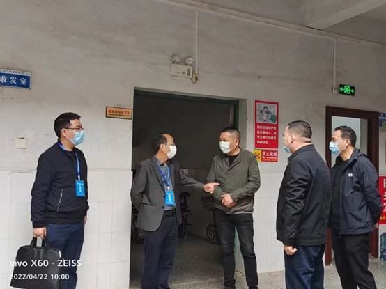 縣向?qū)钊攵纯谒闹袡z查引導(dǎo)疫情防控工作