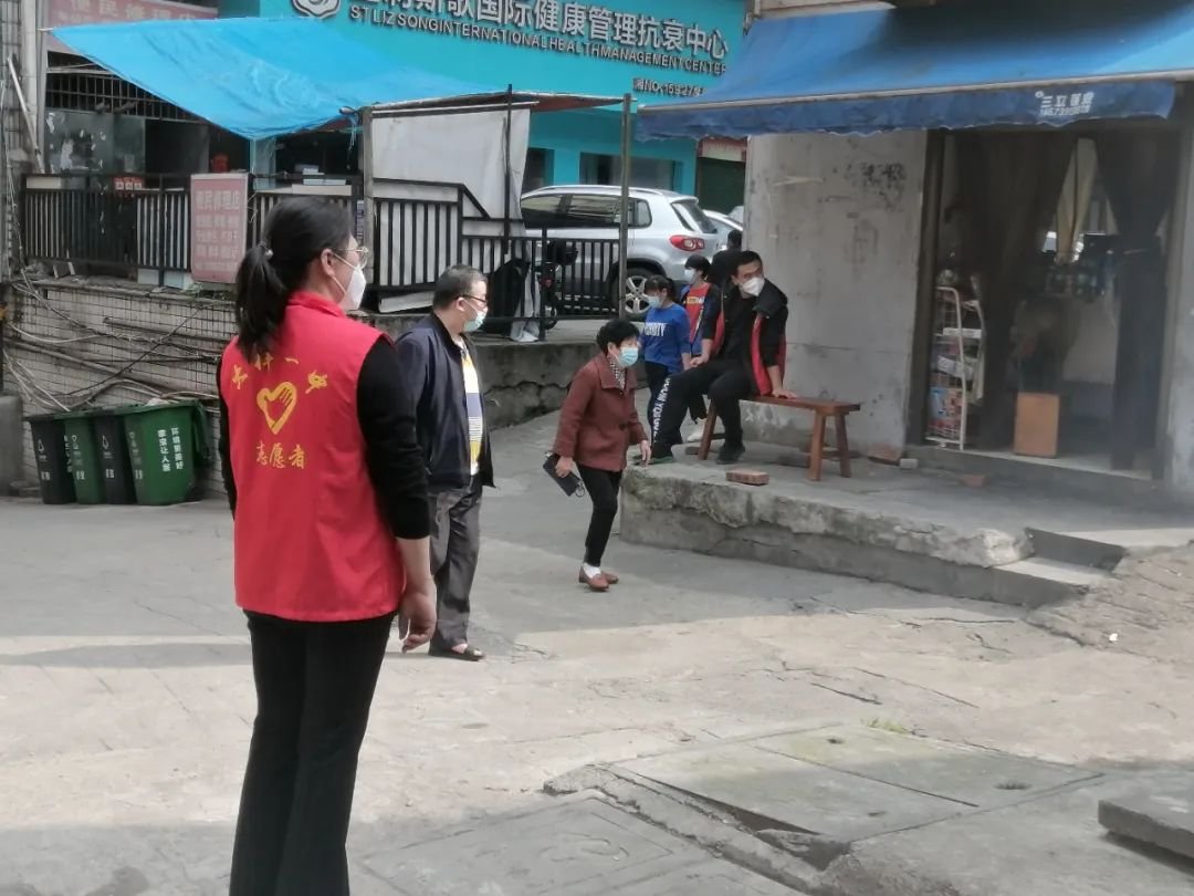 大樣一中師者強(qiáng)擔(dān)當(dāng)，戰(zhàn)“疫”顯芳華——大祥一中教師自愿者積極投身抗疫一線