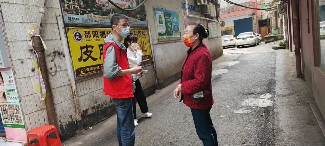 大樣一中師者強(qiáng)擔(dān)當(dāng)，戰(zhàn)“疫”顯芳華——大祥一中教師自愿者積極投身抗疫一線