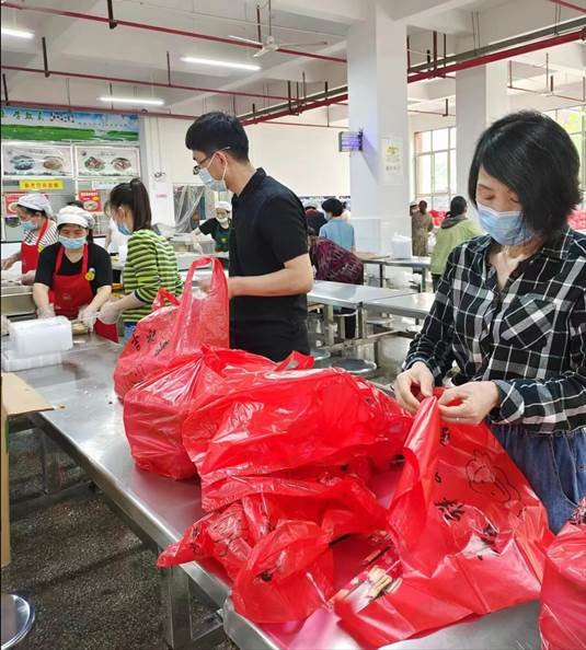 疫情之下，湘郡暖心護(hù)學(xué)