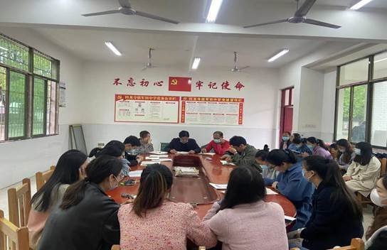 新寧縣回龍寺鎮(zhèn)軍田中學(xué)開展“防溺水千師訪萬戶”運動