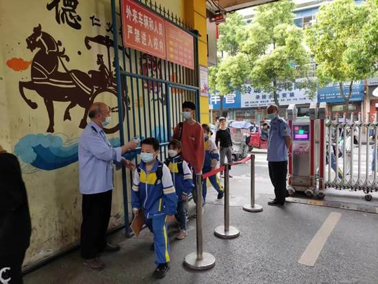 疫情當(dāng)前、黨員向前－－塘渡口鎮(zhèn)第一完全小學(xué)黨支部