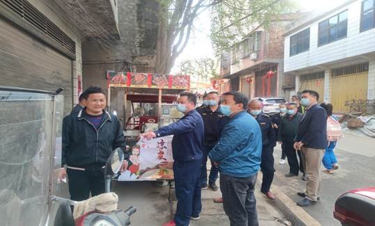 金稱市鎮(zhèn)集中開展整治校園周邊環(huán)境衛(wèi)生與食品安全