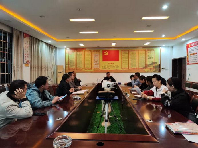 洞口四中召開(kāi)第十一屆三次教代會(huì)籌備工作會(huì)議