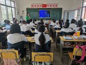 邵陽縣下花橋鎮(zhèn)中間完全小學(xué)開展交通安全教育主題班會(huì)