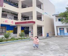 新寧縣清江橋鄉(xiāng)中間幼兒園開展風(fēng)箏舞春意——巧手繪風(fēng)箏教育運(yùn)動(dòng)