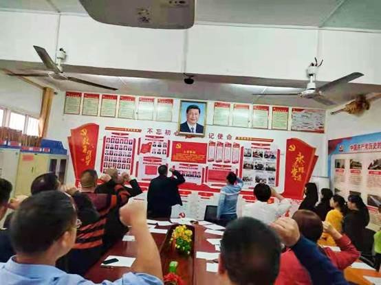 洞口縣山門鎮(zhèn)中學(xué)召開全體黨員會(huì)議