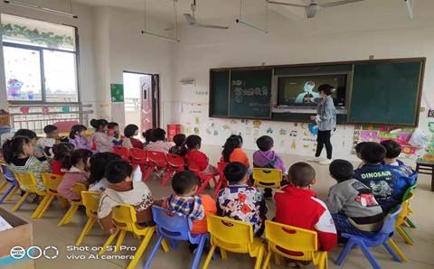 新寧縣清江橋鄉(xiāng)中間幼兒園開展禁煙教育運動