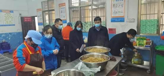 邵陽(yáng)縣開(kāi)展黌舍食品安全督查 狠抓提級(jí)整改落地落實(shí)