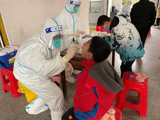 核酸檢測(cè)入校園 筑牢校園安全墻——武岡市小學(xué)開(kāi)展核酸檢測(cè)常態(tài)化抽測(cè)工作