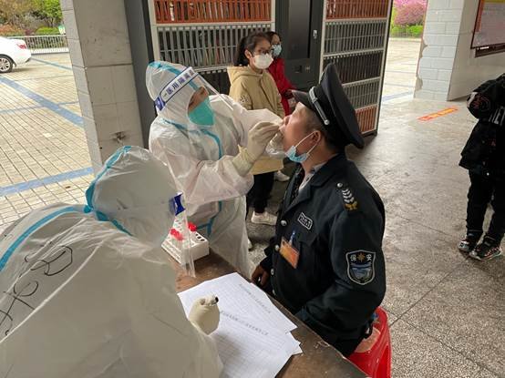 核酸檢測(cè)入校園 筑牢校園安全墻——武岡市小學(xué)開(kāi)展核酸檢測(cè)常態(tài)化抽測(cè)工作