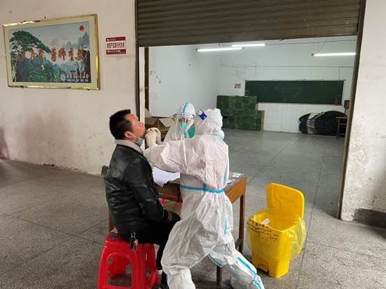 核酸檢測(cè)入校園 筑牢校園安全墻——武岡市小學(xué)開(kāi)展核酸檢測(cè)常態(tài)化抽測(cè)工作