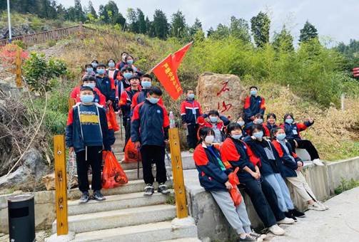 新邵縣嚴塘中學開展“學雷鋒，見舉措”自愿者服務運動