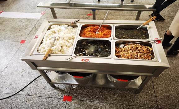 邵陽縣下花橋鎮(zhèn)中間完全小學(xué)召開膳食委員家長會(huì)