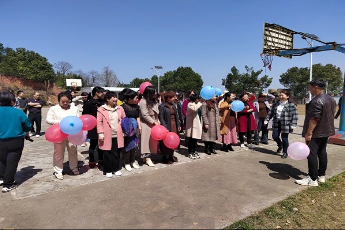 慶巾幗佳節(jié)，展靚麗風(fēng)采——玉田中學(xué)慶祝三八婦女節(jié)趣味活動(dòng)會(huì)
