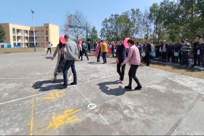 慶巾幗佳節(jié)，展靚麗風(fēng)采——玉田中學(xué)慶祝三八婦女節(jié)趣味活動(dòng)會(huì)