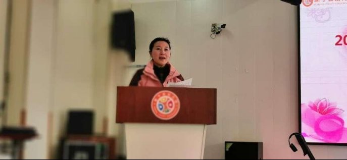 凝心聚力，快樂(lè)偕行--新寧縣幼兒園舉行“三八”婦女節(jié)趣味運(yùn)動(dòng)