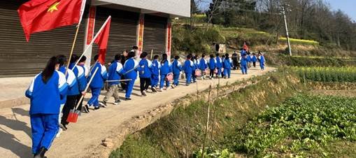 種一棵小樹，凈一方綠土——金稱市鎮(zhèn)中間完小3·12植樹運(yùn)動(dòng)