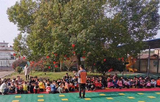 新寧縣白沙中間幼兒園開展消防安全演練運動