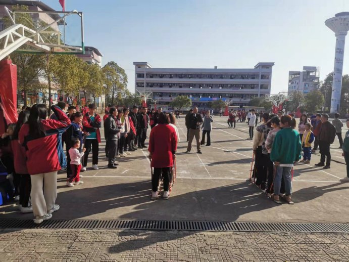 洞口四中隆重開展“三八”節(jié)主題運動