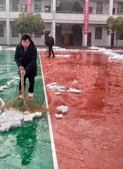 與平安牽手，共建文明校園——